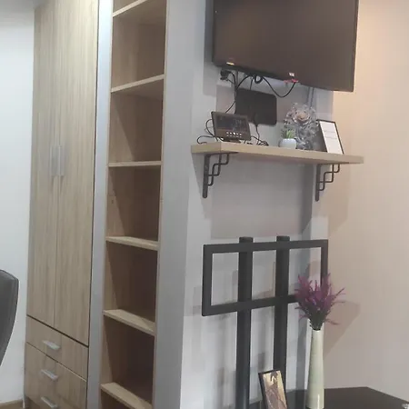 Leonida 2 דירה *